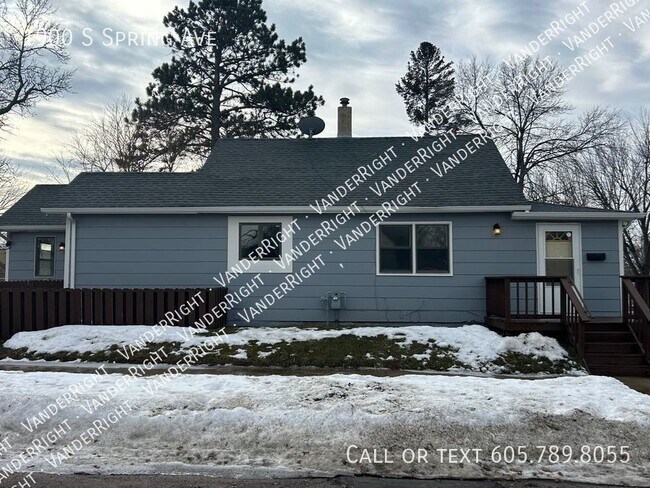 Building Photo - Spacious 4 Bedroom House With Huge Garage!