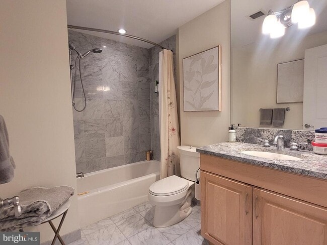 Building Photo - 1701 Locust St