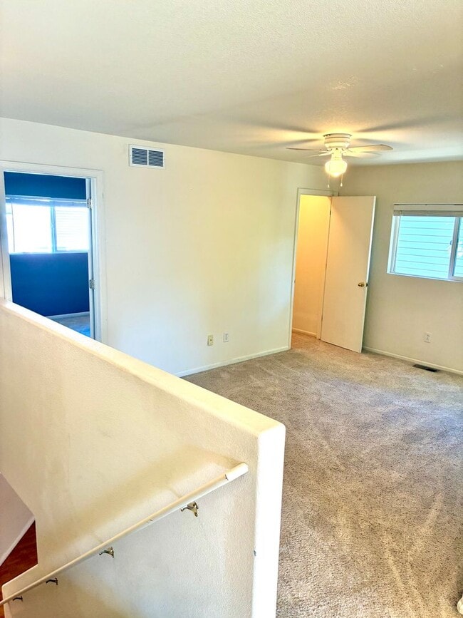 Building Photo - 3 Bedroom, 2.5 Bath Townhome with 2 Car At...