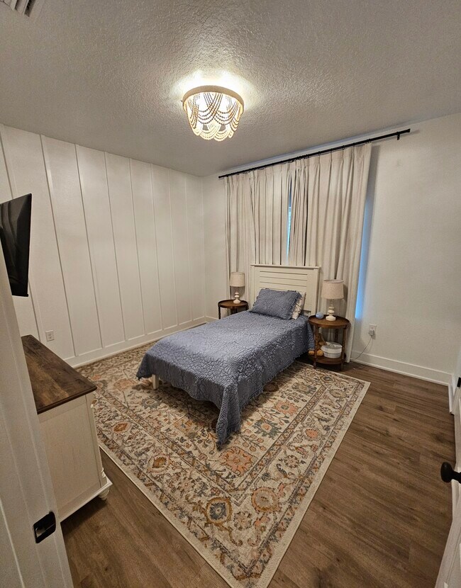 Building Photo - 5825 Danbury Blvd