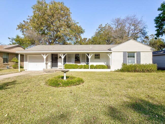 Building Photo - 3524 Corto Ave