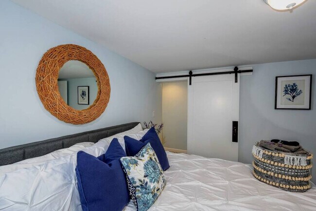 Building Photo - 4401 NW Columbia St