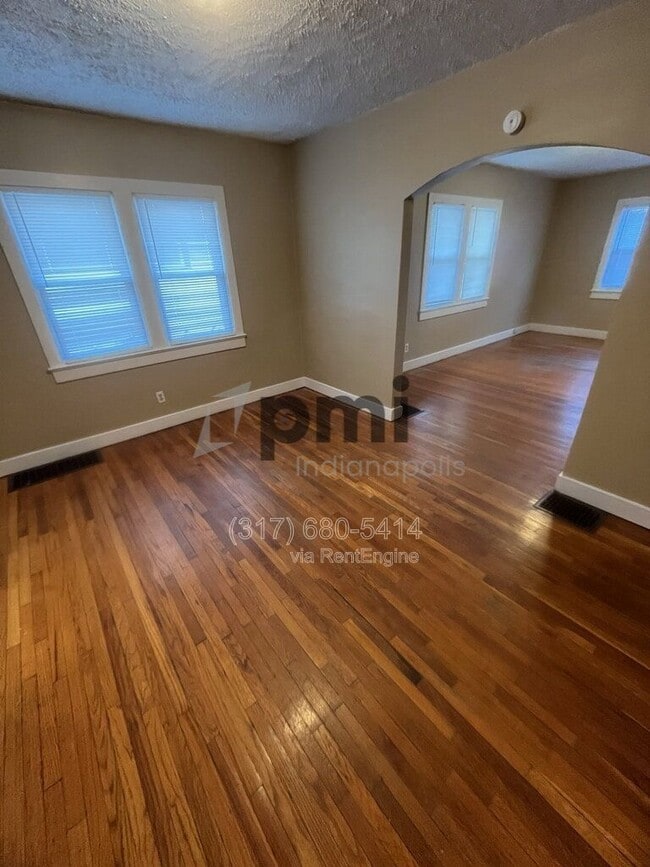 Building Photo - 1425 W Washington St