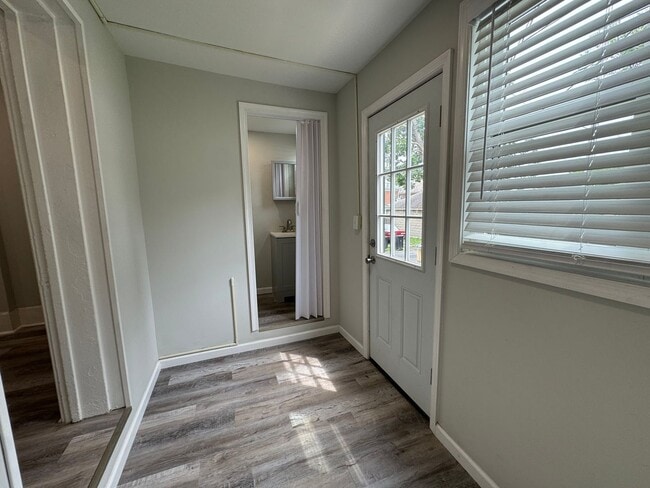 Building Photo - Completely Updated THREE BEDROOM TWIN!