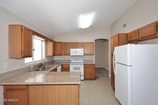 Building Photo - 4331 E Siesta Ln
