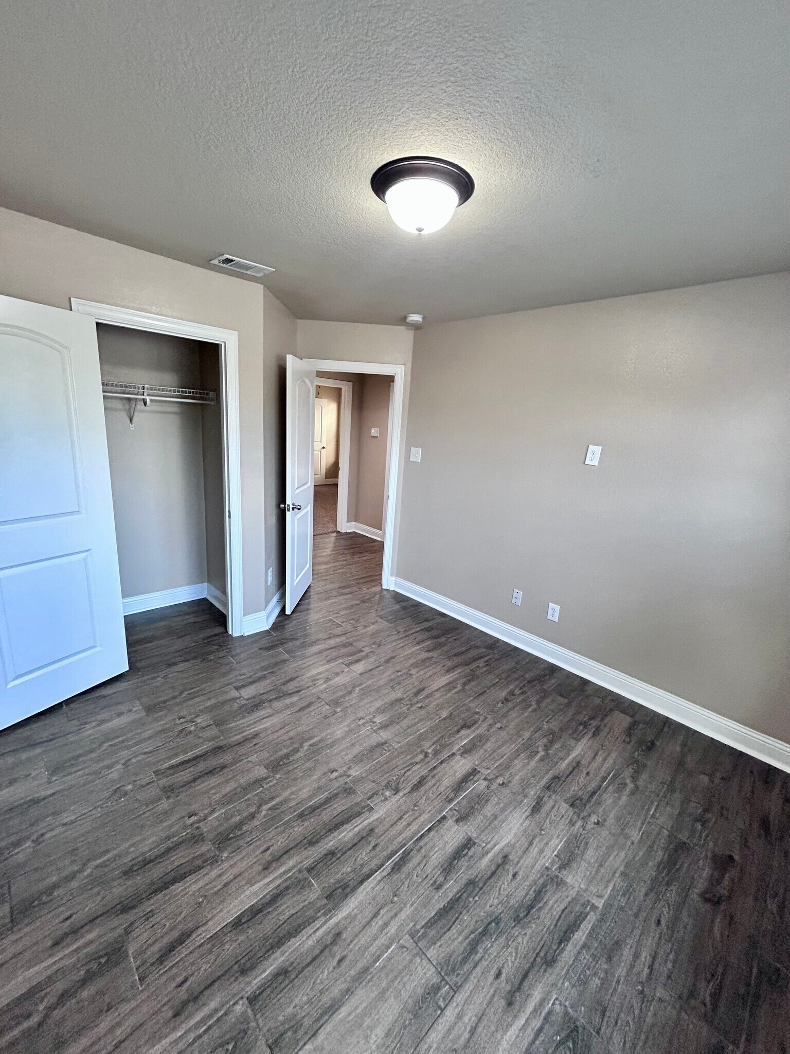 Building Photo - 1521 Applegate Way