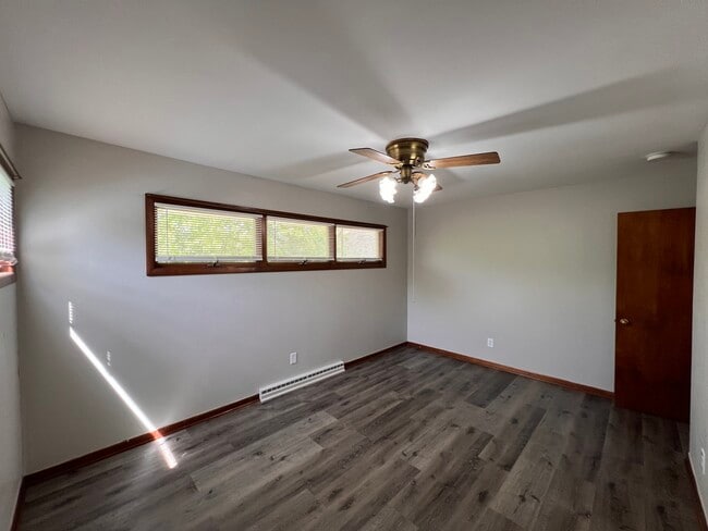 Building Photo - 1724 N Green Bay Rd