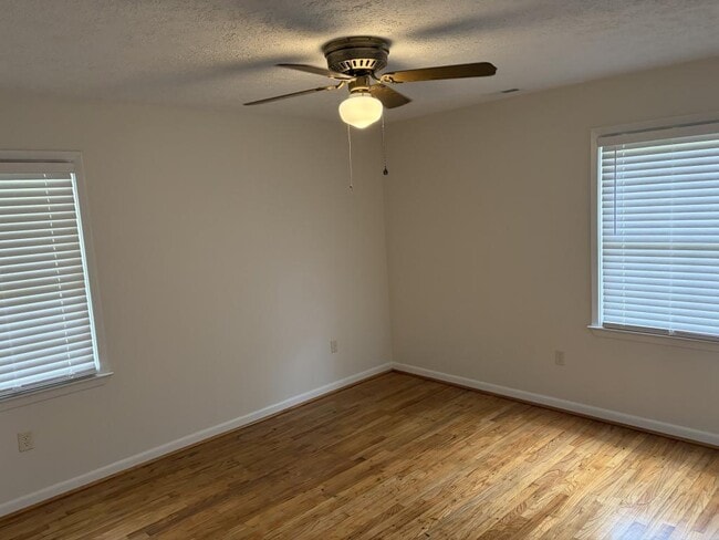 Building Photo - 921 Lonnie Farm Rd