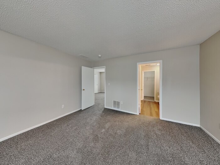 Building Photo - 4322 Village Bend Dr