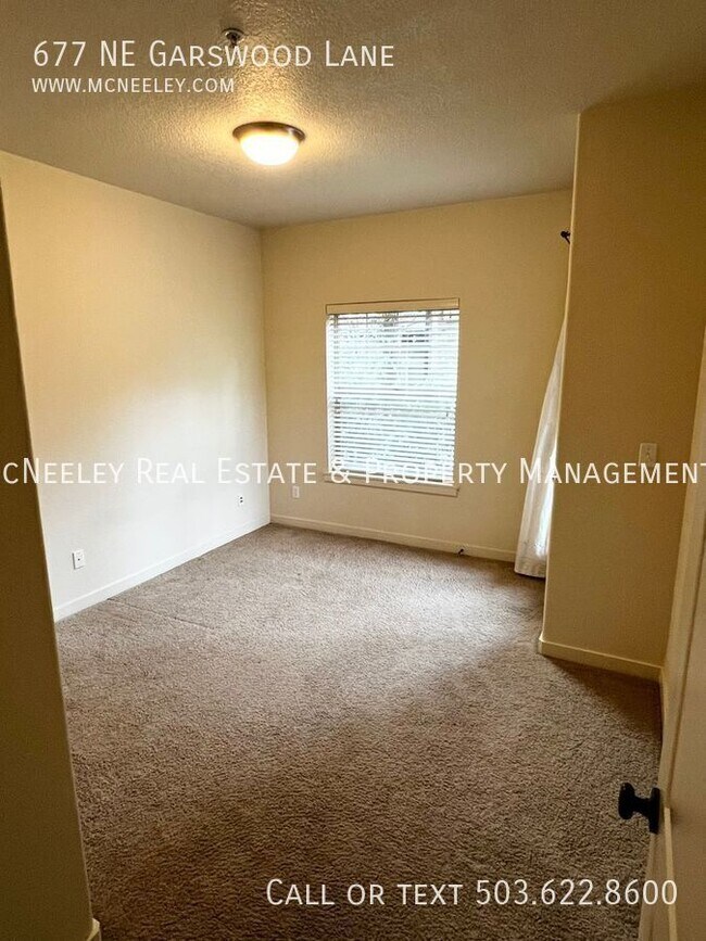 Building Photo - 677 NE Garswood Ln
