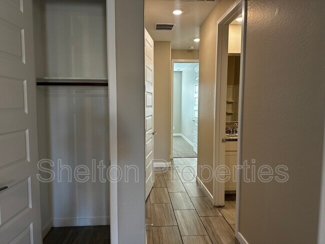 Building Photo - 16562 W Charlotte Dr