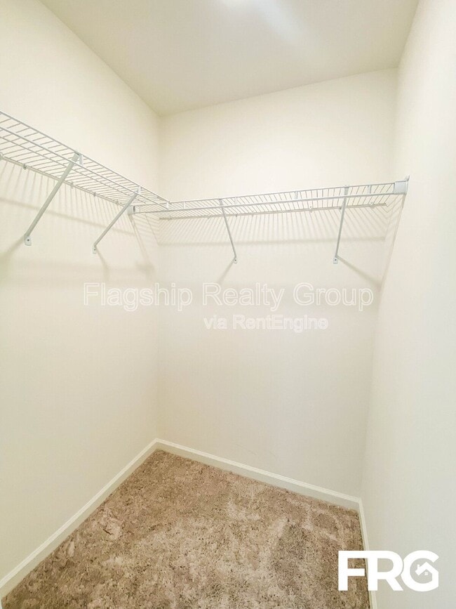 Building Photo - 300 Kenison Way