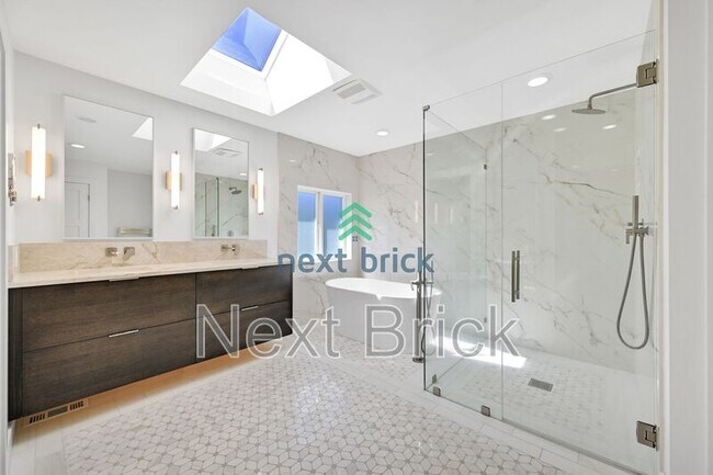 Building Photo - 1413 233rd Ave NE