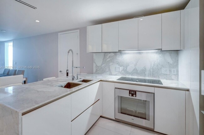 Building Photo - 10203 Collins Ave