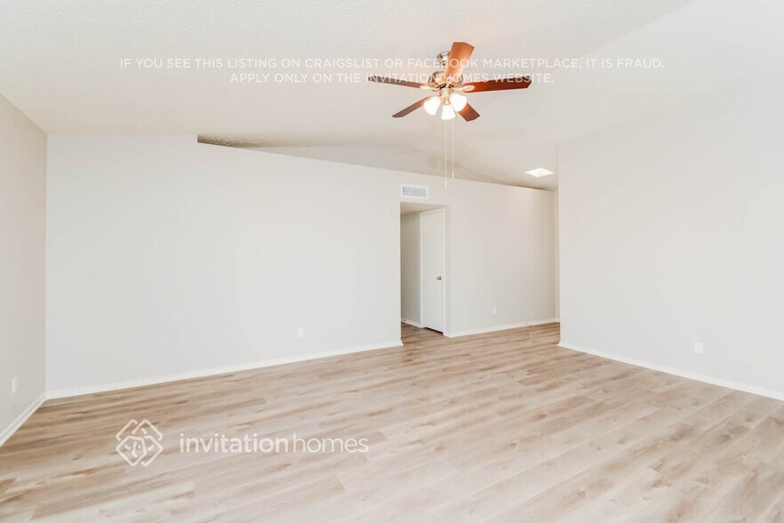 Building Photo - 11102 W Glenrosa Ave