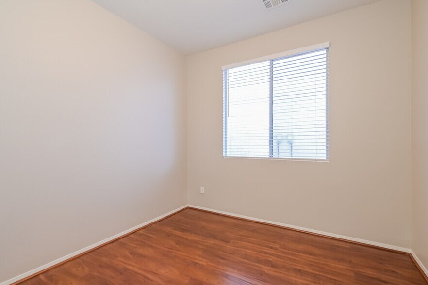 Building Photo - 71 St Johns Wood Ave