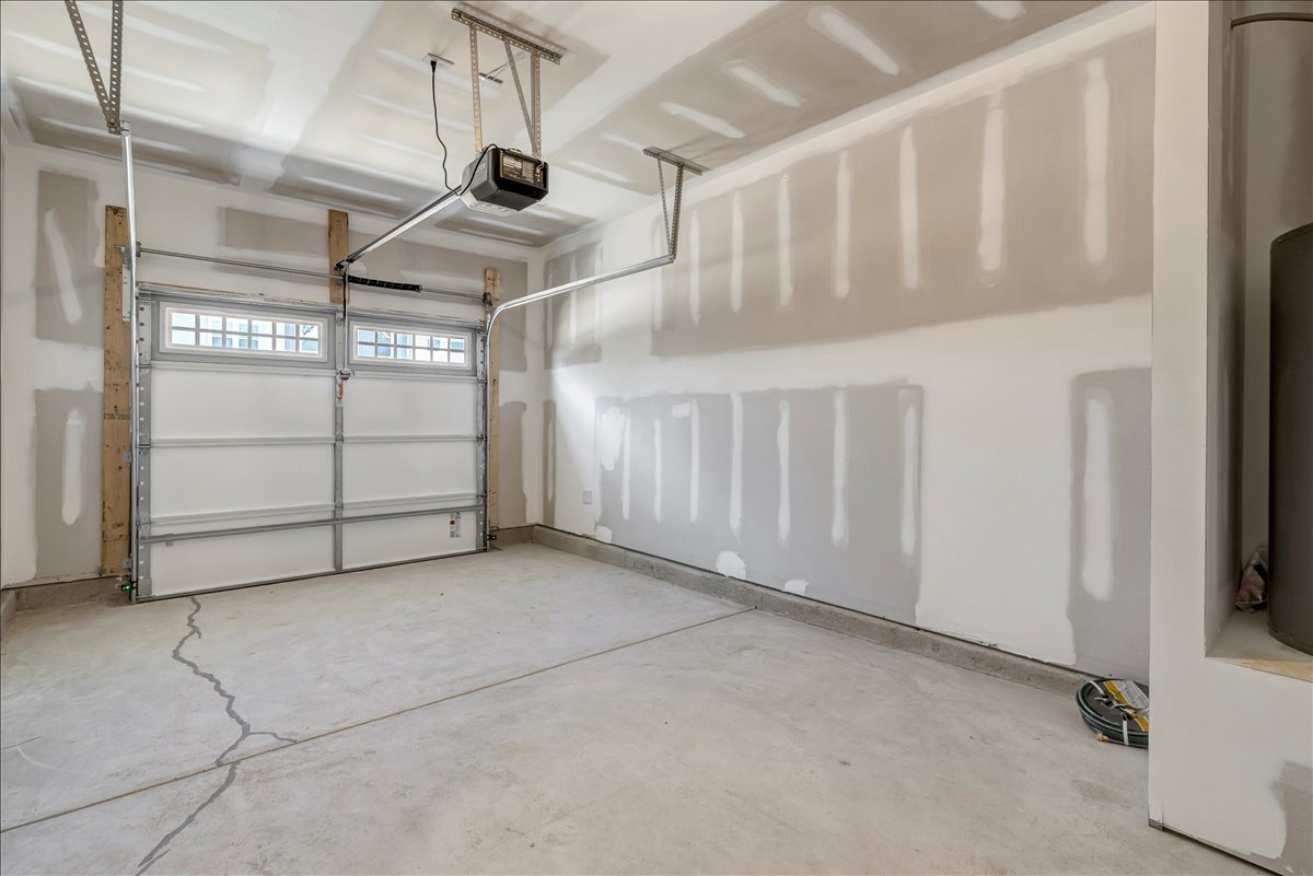 Building Photo - 256 Hank Wy