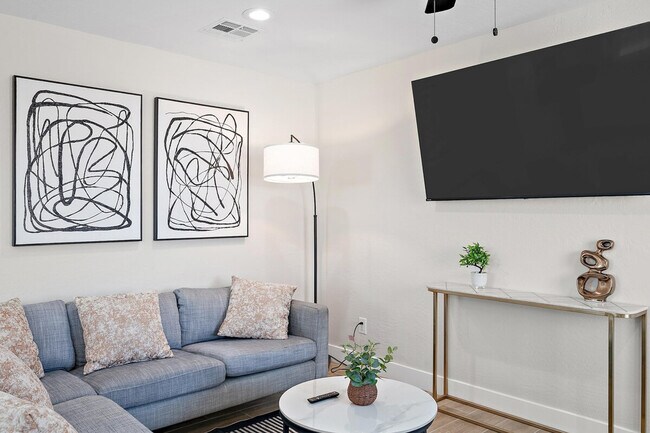 Building Photo - 1732 E Elwood St