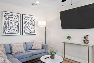 Building Photo - 1732 E Elwood St