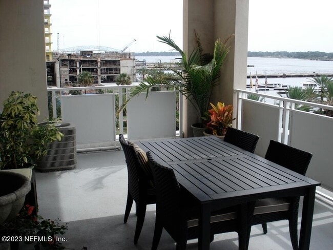 Building Photo - 400 E Bay St