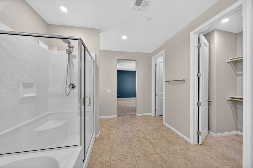 Building Photo - 8909 Wallner St