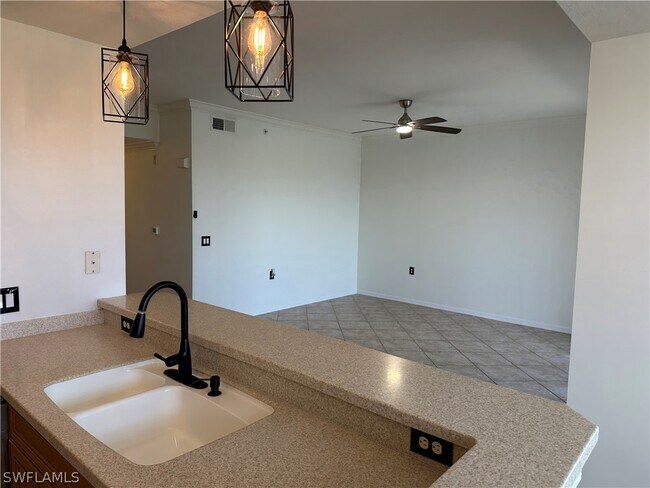 Building Photo - 8490 Kingbird Loop