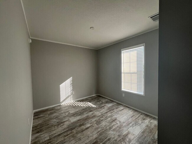 Building Photo - 36 Eland Dr