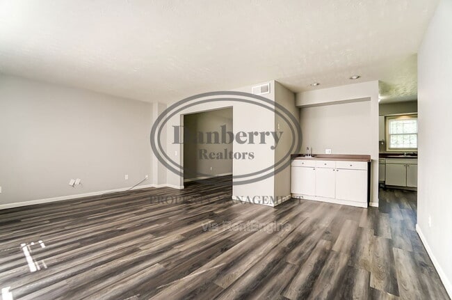 Building Photo - 1103 Searles Rd