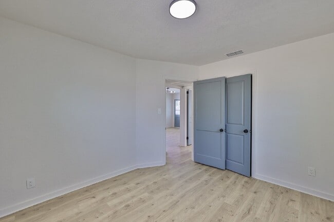 Building Photo - 867 53rd Terrace N