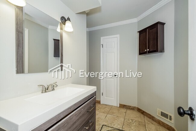 Building Photo - 237 Russet Woods Dr