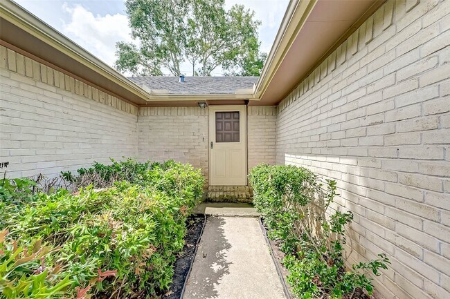 Building Photo - 16355 Sierra Grande Dr