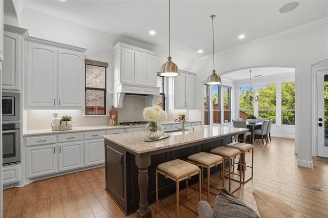 Building Photo - 533 Longshore Dr