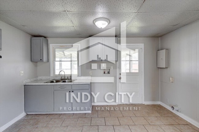 Building Photo - 8104 E 50th St