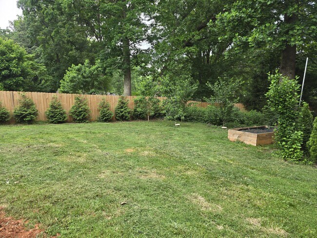 Building Photo - 4680 Forest Manor Dr