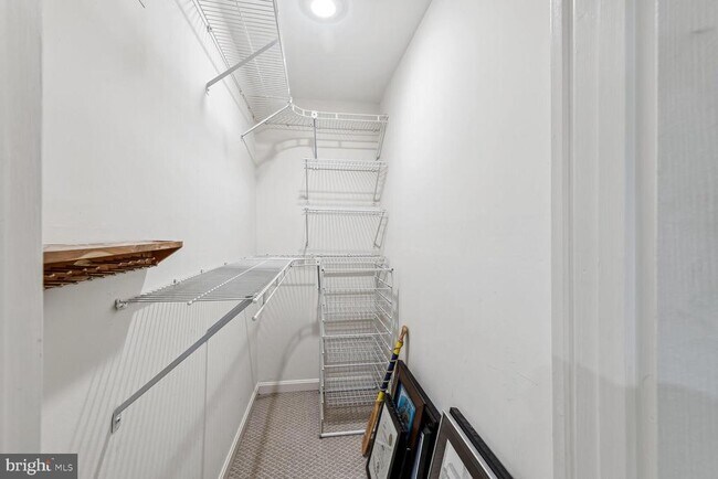 Building Photo - 6603 Forsythia St