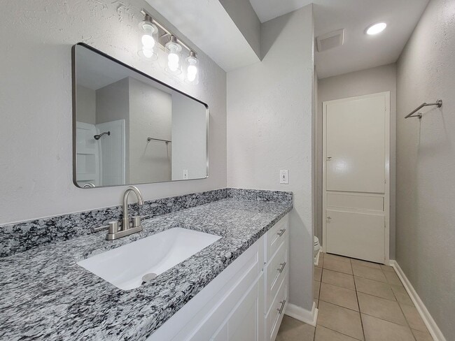 Building Photo - Welcome to your dream rental! This meticulously remodeled 3-bedroom, 2-bathroom home in the heart...