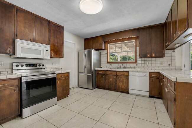 Building Photo - 2613 Killarney Way