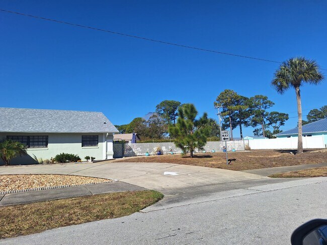 Building Photo - PELICAN COVE WEST 2BR 2BA FOR RENT