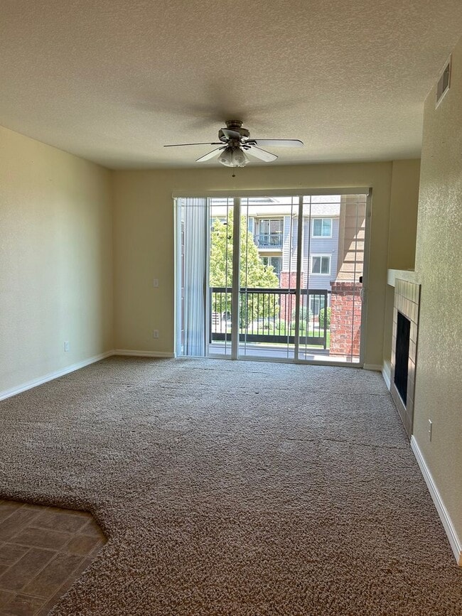 Building Photo - Modern Condo Living in the Heart of Fort C...