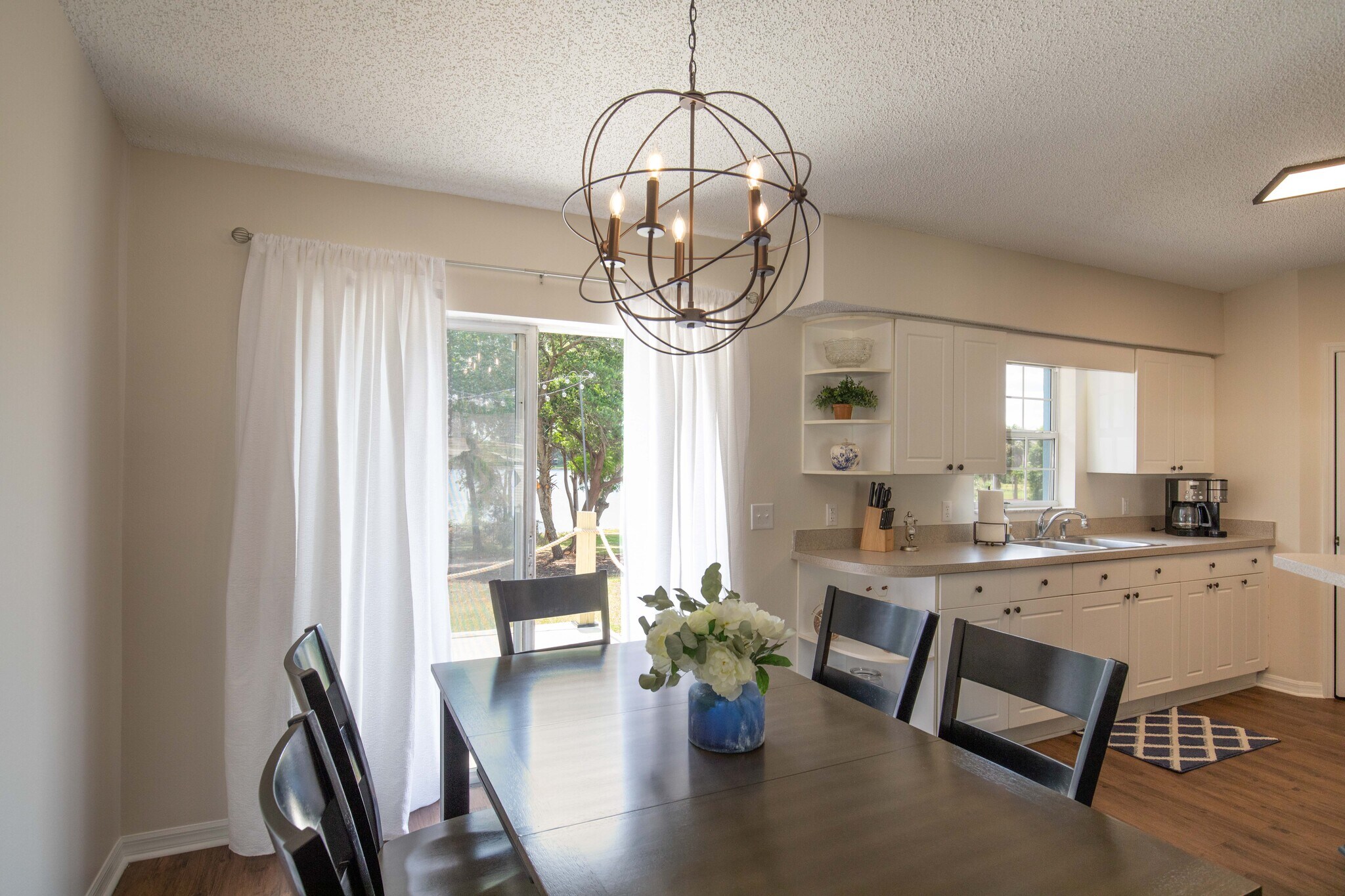 Building Photo - 1216 Doris Ave