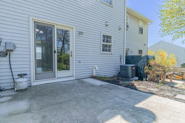 Building Photo - 2256 North Point Dr