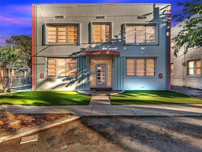 Primary Photo - 529 NE 66th St