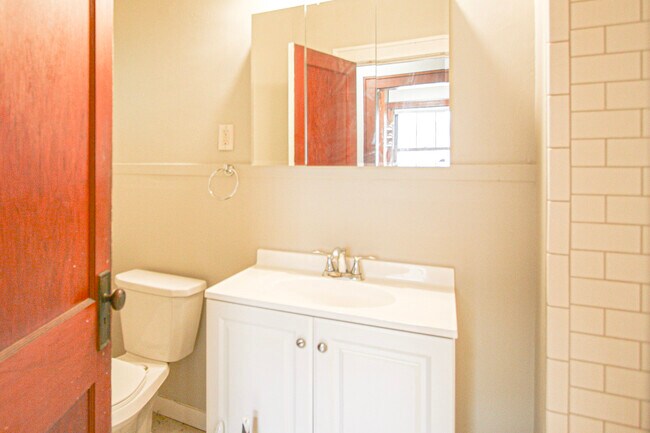 Building Photo - 1605 Charles Ave