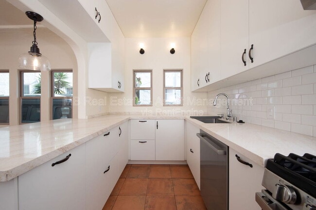 Building Photo - 1260 Ridgeley Dr