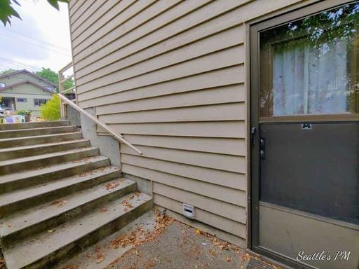 Building Photo - Adorable Maple Leaf ADU with Private Entrance- 2 Bedroom\1 Bathroom