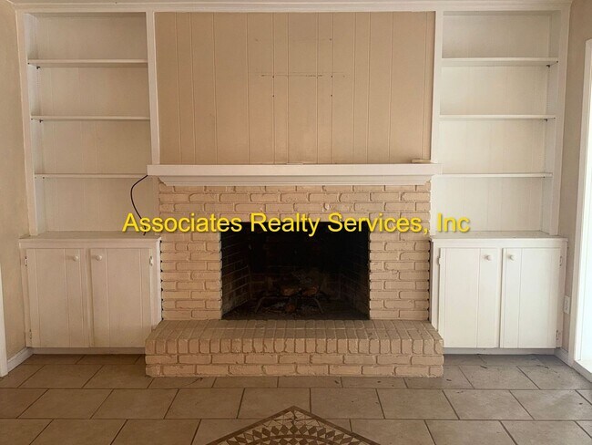 Building Photo - COMING SOON!!! Beautiful 4bed/3bath Corner Lot in Suburban Heights