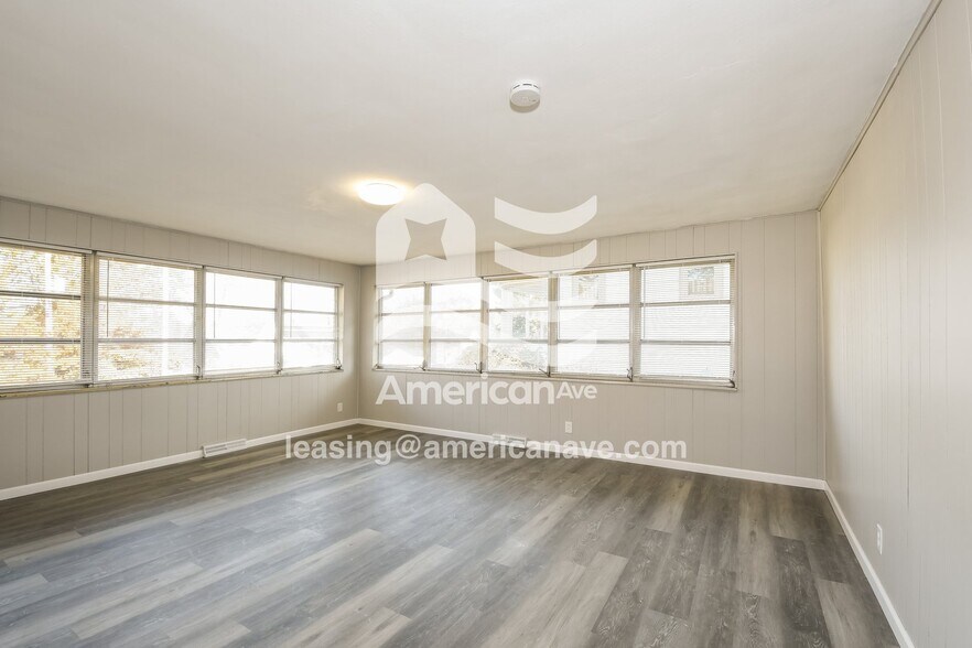 Building Photo - 630 W Adams St