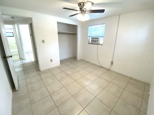 Building Photo - 908 SW 6th Ave