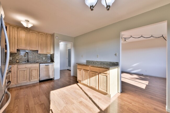 Building Photo - Light filled home+ Pet Friendly + Deck+ Lo...