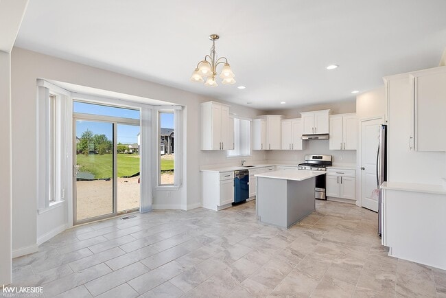 Building Photo - 23827 Shadow Woods Dr